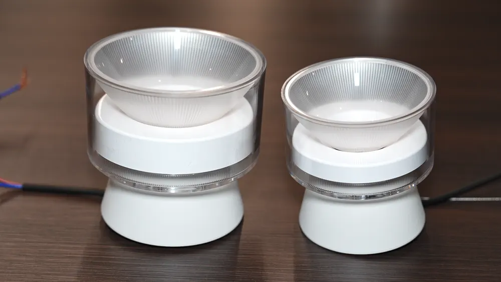 Surface-Mounted PC LED Downlight Black/White 9-25W